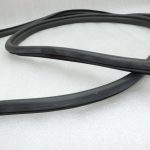 Oriģināls Toyota RAV4 III (XA30) aizmugurējo labās puses durvju blīvējums 6787142040
