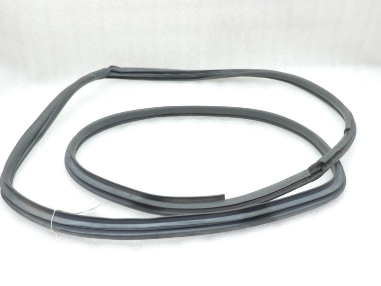 Oriģināls Toyota RAV4 III (XA30) aizmugurējo labās puses durvju blīvējums 6787142040