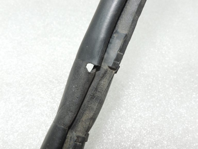 Oriģināls Toyota RAV4 III (XA30) aizmugurējo labās puses durvju blīvējums 6787142040