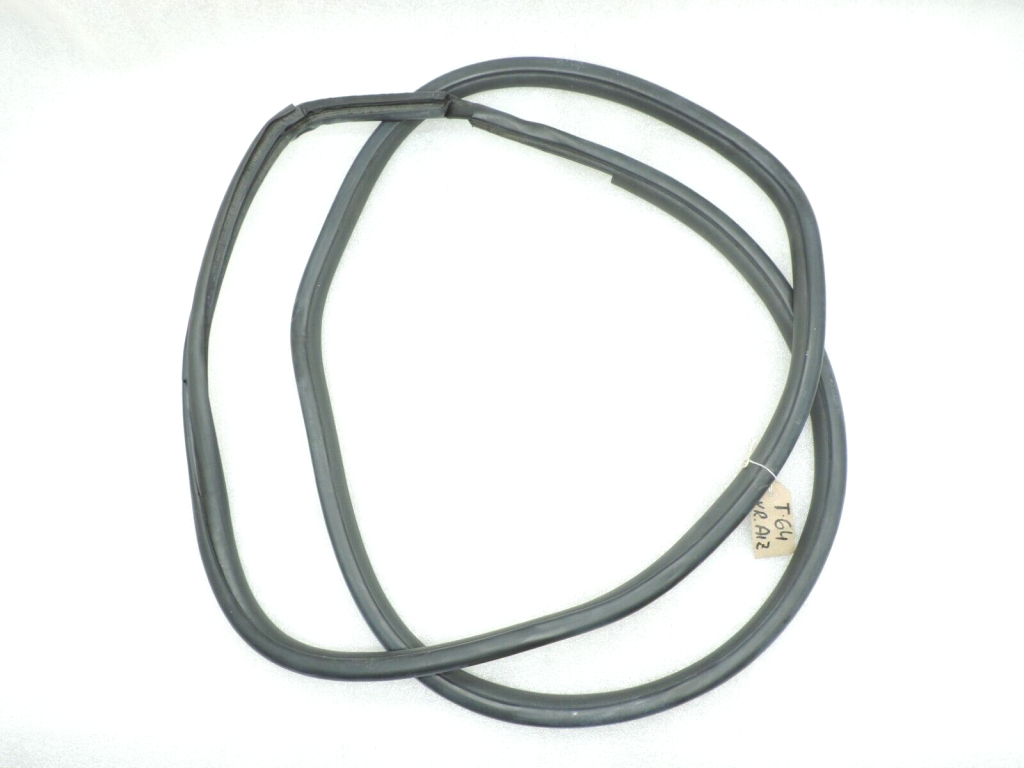 Подлинный уплотнитель задней левой двери Toyota RAV4 III (XA30) 6787242040