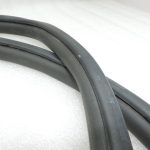 Oriģinālais Toyota RAV4 III (XA30) aizmugurējo kreiso durvju blīvējums 6787242040