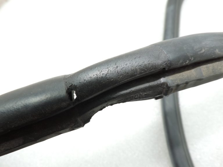 Oriģinālais Toyota RAV4 III (XA30) aizmugurējo kreiso durvju blīvējums 6787242040