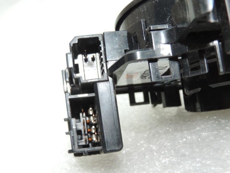 Oriģinālā Toyota RAV4 III (XA30) slīdošā gredzena uztīšanas atspere 8430622010 84306-22010