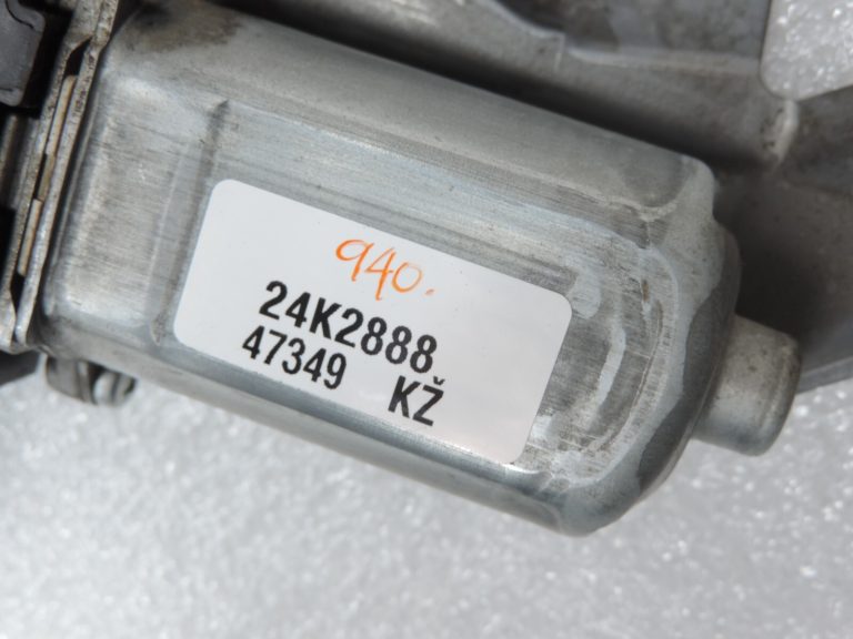 Toyota RAV4 III (XA30) Aizmugurējā tīrītāja motors 8513042060 8513042061 85130-42060