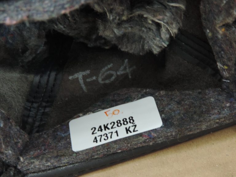 Oriģināls Toyota RAV4 III (XA30) pārnesumkārbas bagāžnieks, melna āda