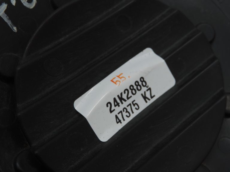 Oriģināls Toyota RAV4 III priekšējais kreisais miglas luktura pārsegs (pirms pacelšanas)