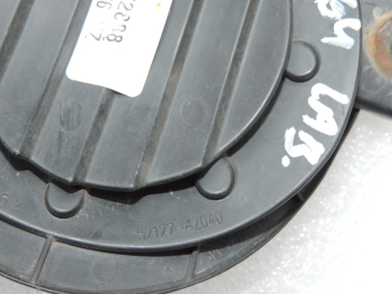 Oriģināls Toyota RAV4 III Priekšējais labās puses miglas lukturu pārsegs (pirms pacelšanas)