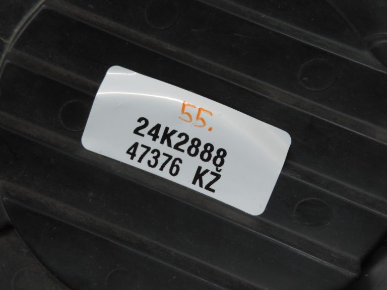 Oriģināls Toyota RAV4 III Priekšējais labās puses miglas lukturu pārsegs (pirms pacelšanas)