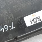 Oriģināls Toyota RAV4 III (XA30) drošinātāju kārbas NO.2 (labajā pusē) vāka vāks