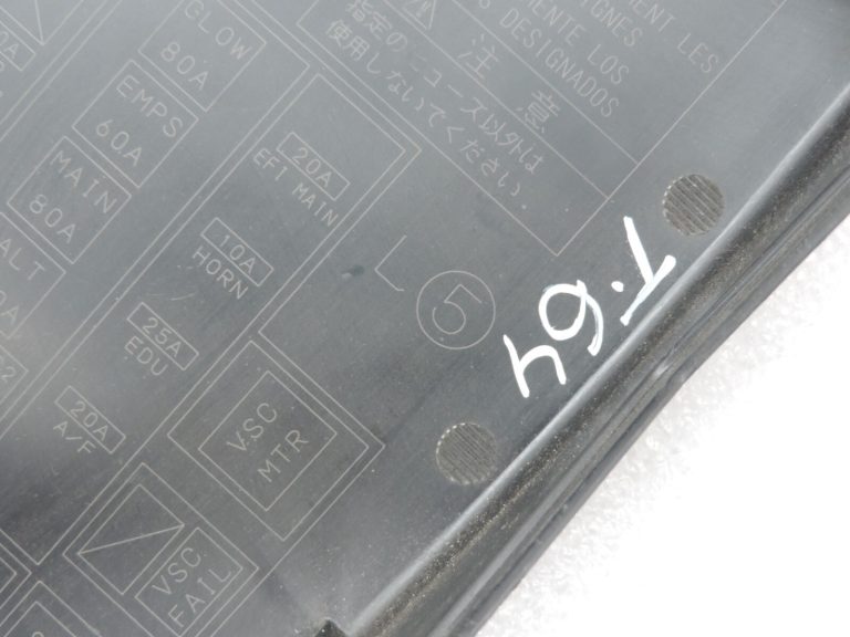 Oriģināls Toyota RAV4 III (XA30) drošinātāju kārbas NO.1 (kreisais) vāka vāks