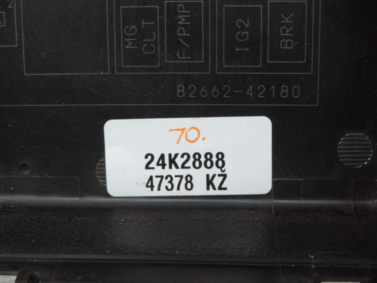 Oriģināls Toyota RAV4 III (XA30) drošinātāju kārbas NO.1 (kreisais) vāka vāks