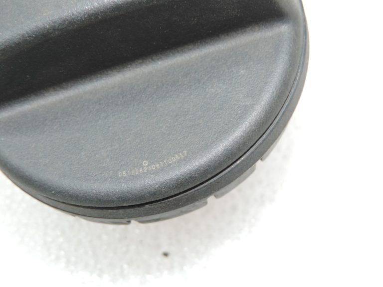 Oriģinālais Toyota RAV4 III (XA30) dīzeļdegvielas uzpildes vāciņš 7730052030