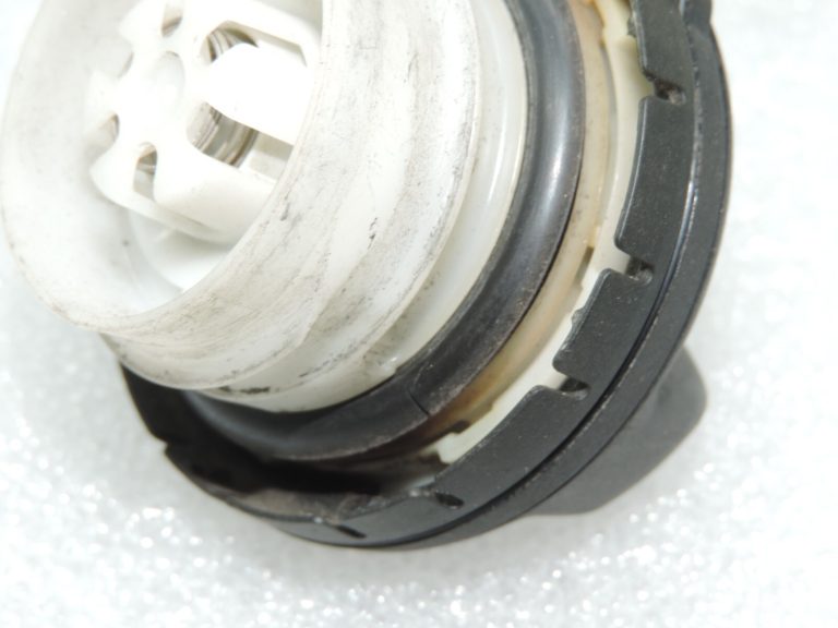 Oriģinālais Toyota RAV4 III (XA30) dīzeļdegvielas uzpildes vāciņš 7730052030