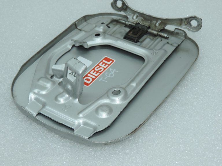 Toyota RAV4 III (XA30) Dīzeļdegvielas uzpildes vāka aizbīdnis 1F7 Classic Silver Metallic sudraba krāsā