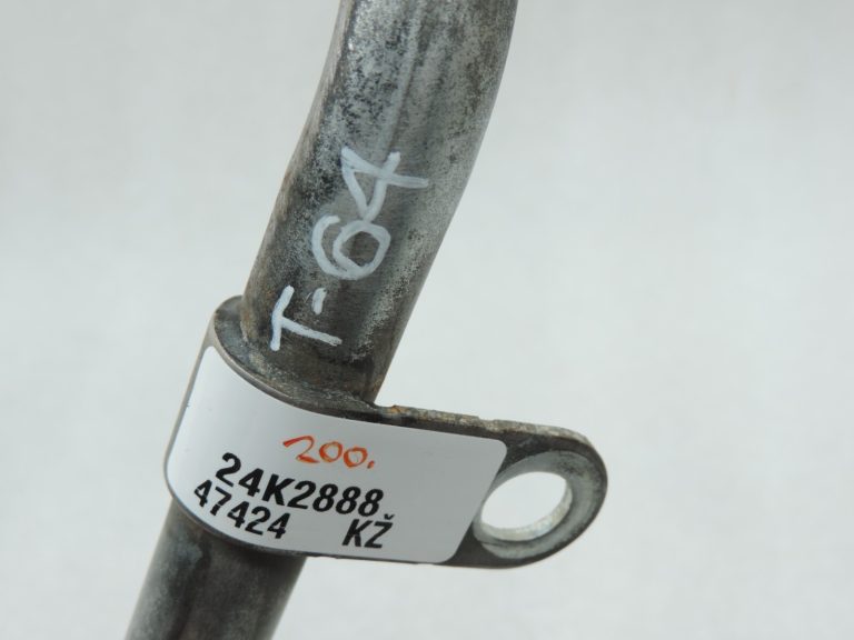 Oriģinālā Toyota RAV4 III (XA30) 2.2d dzesēšanas šķidruma caurules caurule 1627926020