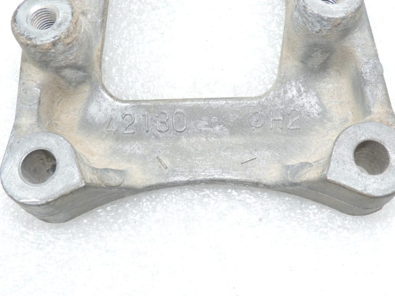 Oriģinālais Toyota RAV4 III (XA30) Lexus NX AZ10 diferenciāļa stiprinājums 5238042120