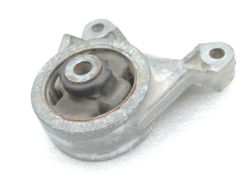 Oriģinālais Toyota RAV4 III (XA30) Lexus NX AZ10 diferenciāļa stiprinājums 5238042110