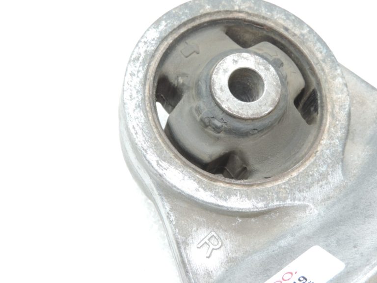 Oriģinālais Toyota RAV4 III (XA30) Lexus NX AZ10 diferenciāļa stiprinājums 5238042110