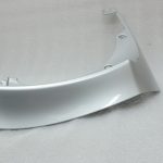 Oriģināls Toyota RAV4 III (XA30) aizmugurējo durvju rezerves riteņa pārsegs labajā pusē 1F7 sudraba krāsā