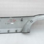 Oriģinālais Toyota RAV4 III (XA30) aizmugurējo durvju apakšējais kreisais vāks 1F7 sudraba krāsā