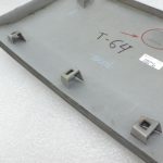 Oriģinālais Toyota RAV4 III (XA30) aizmugurējo durvju apakšējais kreisais vāks 1F7 sudraba krāsā