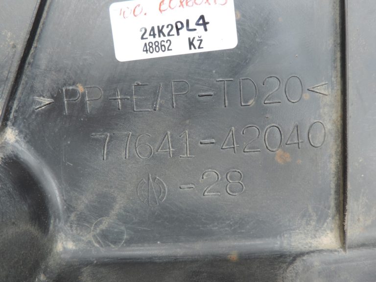 Oriģināls Toyota RAV4 III (XA30) 2.2 D-4D Degvielas tvertnes apvalks Aizsargapvalks