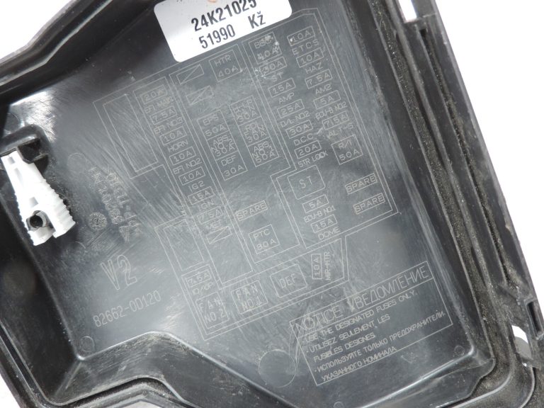 Oriģināls Toyota Yaris P13 drošinātāju kārbas Nr.2 vāciņš 826620D140