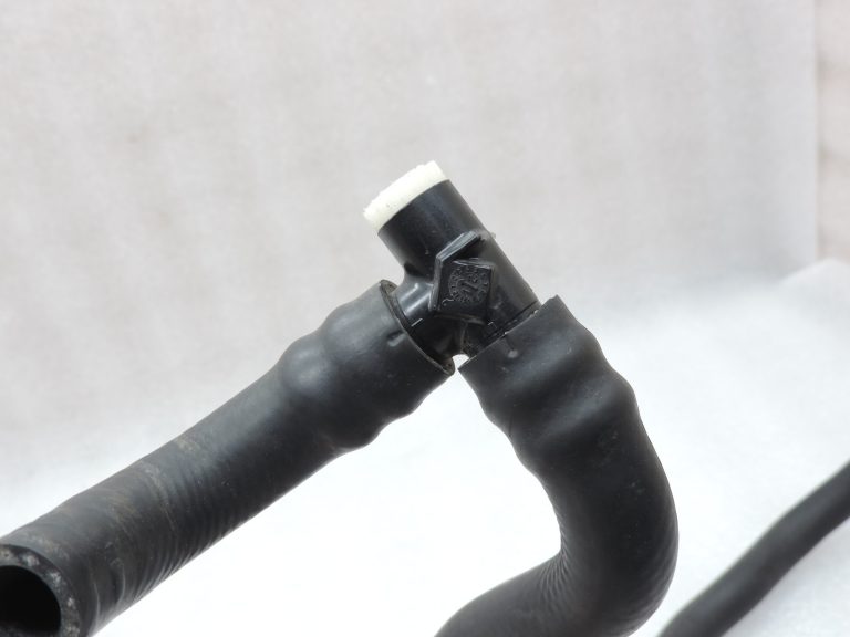 Oriģinālā Toyota Yaris P13 1.3 1NR-FE Ūdens šļūtene Ūdens caurule 872090D200