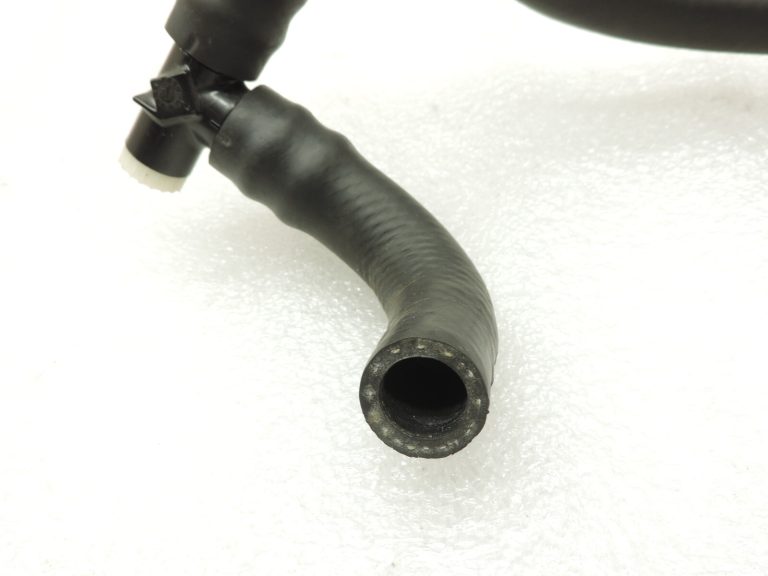 Oriģinālā Toyota Yaris P13 1.3 1NR-FE Ūdens šļūtene Ūdens caurule 872090D200
