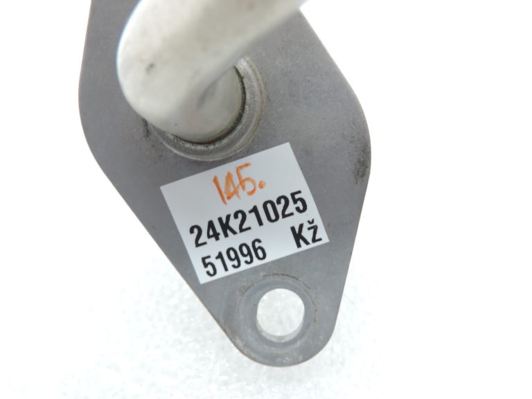 Oriģinālā Toyota Yaris P13 1.3 1NR-FE EGR caurule 2561147011 25611-47011