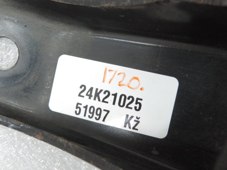 Oriģināls Toyota Yaris P13 1.3 1NR-FE Dzinēja stiprinājums pa labi 123050Y050