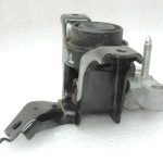 Oriģināls Toyota Yaris P13 1.3 1NR-FE Dzinēja stiprinājums pa labi 123050Y050