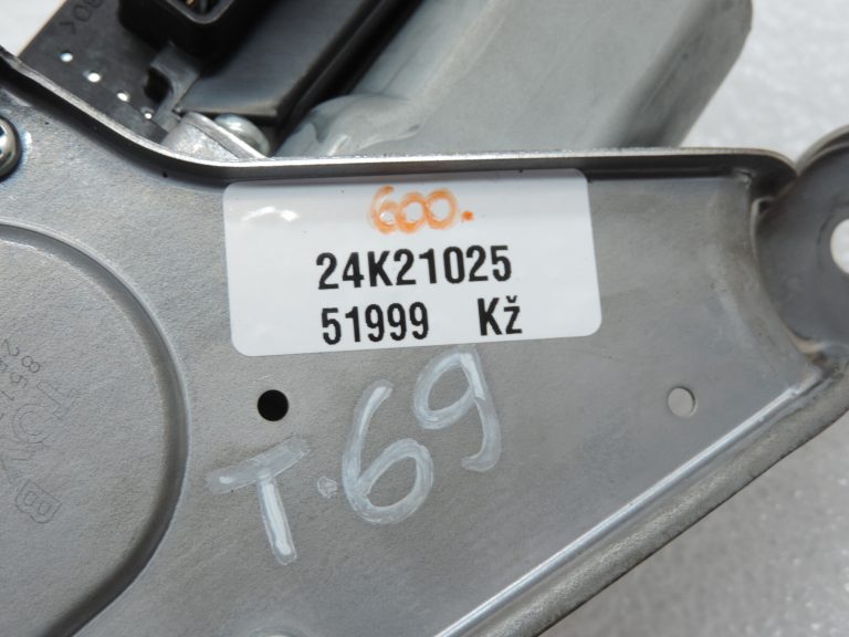 Oriģināls Toyota Yaris P13 aizmugurējā tīrītāja motors 851300D080 85130-0D080