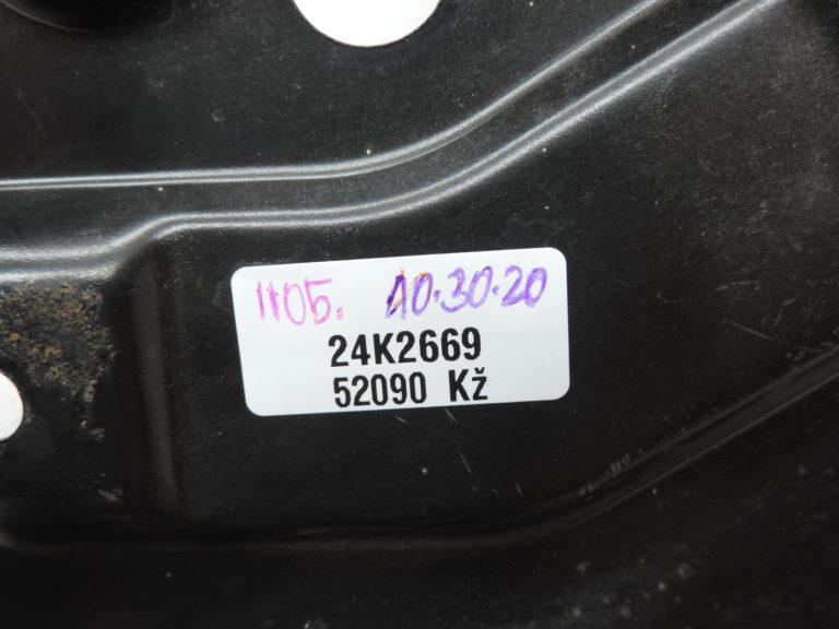 Oriģināls Toyota Yaris P13 akumulatora paliktnis akumulatora korpuss 744100D090 74410-0D090
