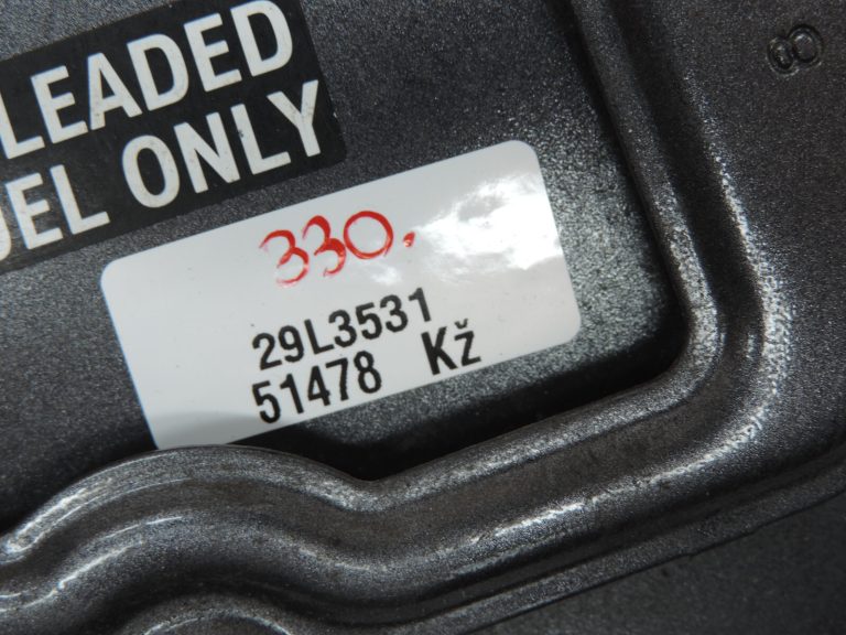 Oriģināls Toyota Yaris P13 1.3 VVT-i degvielas uzpildes vāciņš degvielas uzpildes vāks 1G3 Magnetic Grey