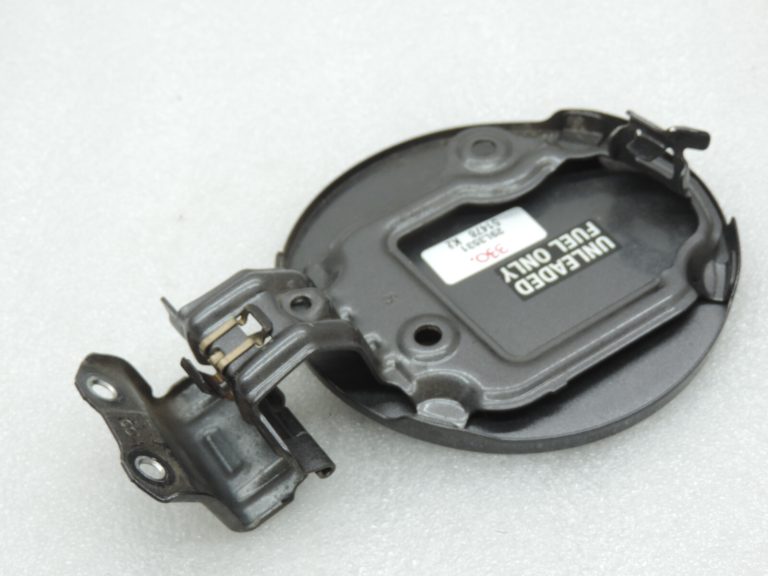 Oriģināls Toyota Yaris P13 1.3 VVT-i degvielas uzpildes vāciņš degvielas uzpildes vāks 1G3 Magnetic Grey