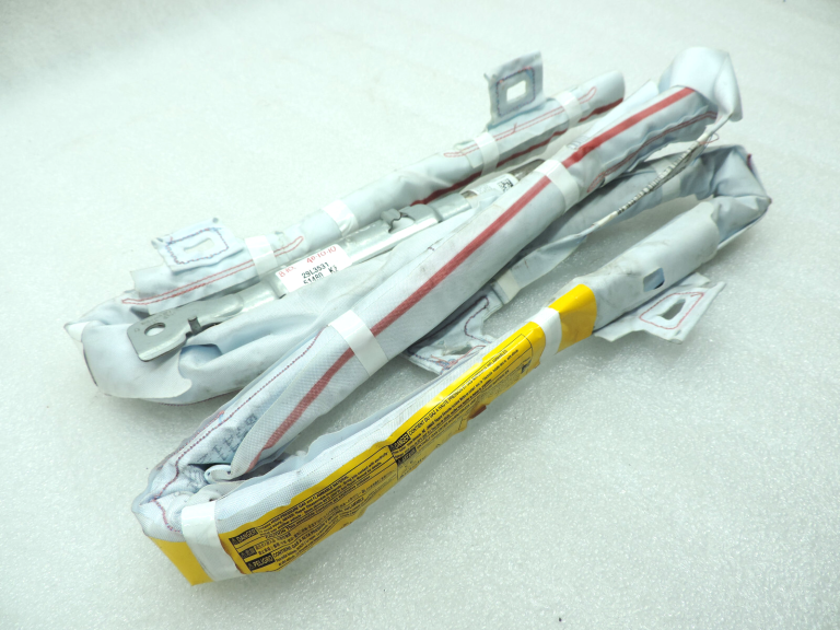 Oriģināls Toyota Yaris P13 Aizkaru drošības modulis pa labi 621700D030 62170-0D030