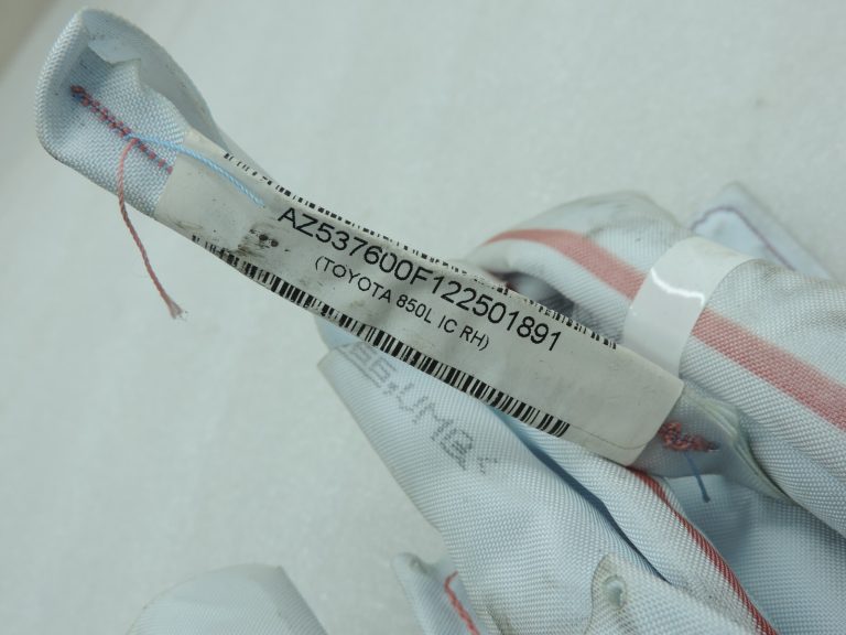 Oriģināls Toyota Yaris P13 Aizkaru drošības modulis pa labi 621700D030 62170-0D030