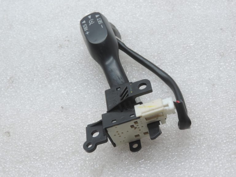 Oriģināls Toyota Avensis T27 kruīza vadības slēdzis 8463205010, 84632-05010