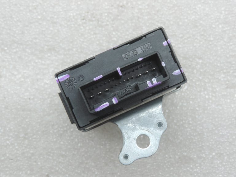 Oriģinālais Toyota Avensis T27 tīrītāju vadības bloks Wiper Relay 8594005060