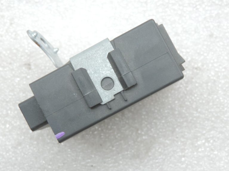 Oriģinālais Toyota Avensis T27 tīrītāju vadības bloks Wiper Relay 8594005060