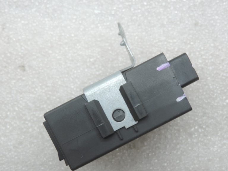 Oriģinālais Toyota Avensis T27 tīrītāju vadības bloks Wiper Relay 8594005060