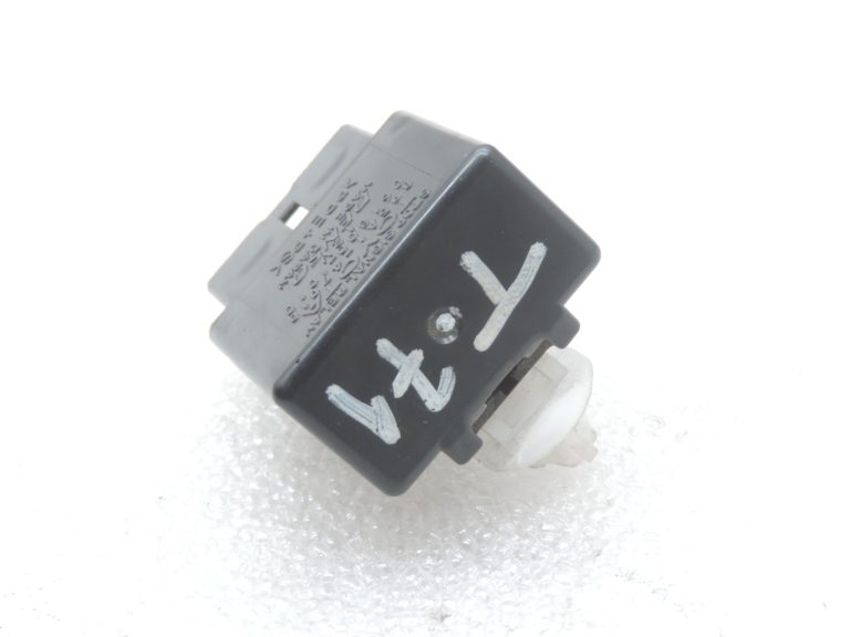 Oriģināls Toyota Avensis T27 bremžu signāllukturu vadības bloks 895A1-47010