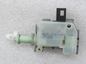 Подлинный привод крышки бензобака Toyota Avensis T27 estate 7703005030