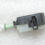 Oriģināls Toyota Avensis T27 kombi benzīna tvertnes vāciņa piedziņa 7703005030