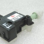 Oriģināls Toyota Avensis T27 kombi benzīna tvertnes vāciņa piedziņa 7703005030