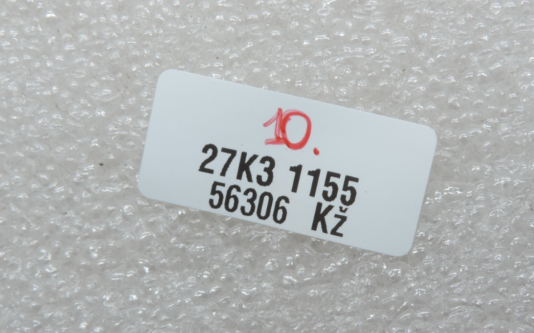 2009-2011 Toyota Avensis T27 bampera pārsegs priekšējais kreisais sudraba 1F7