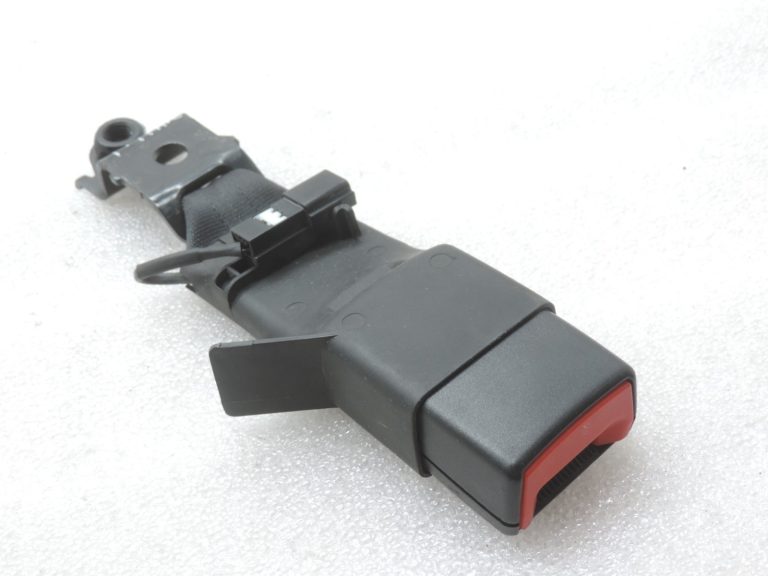 Oriģinālā Toyota Avensis T27 aizmugurējā labās drošības jostas sprādze 733800502020C0