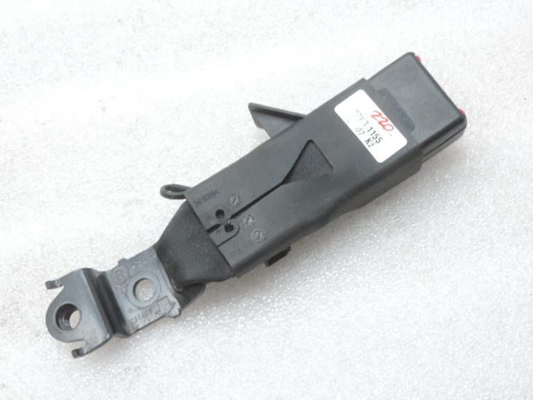 Oriģinālā Toyota Avensis T27 aizmugurējā labās drošības jostas sprādze 733800502020C0