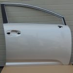 Toyota avensis T270 priekšējās labās durvis 6711205060 LB20